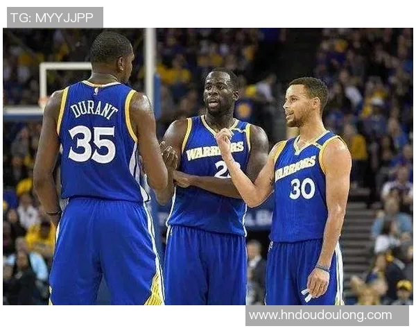 本赛季库追巴同时在场时，勇士攻防效率和净效率均为联盟第二