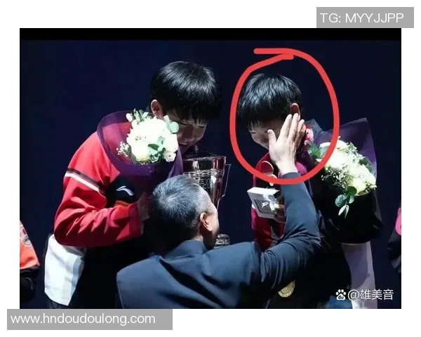 王睿泽女友:手里握着沉甸甸的奖牌 心里不仅为你高兴 还有心疼